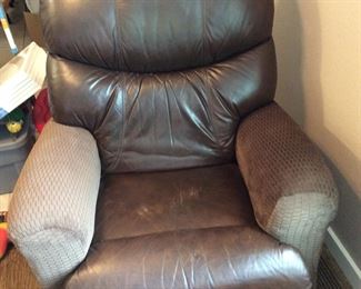 Brown lazyboy recliner $135