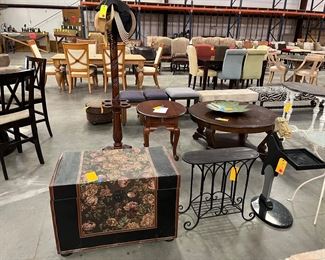 Coffee tables
End tables