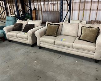 Sofa
Loveseat