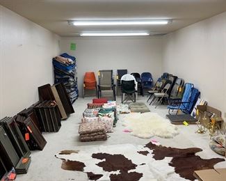 Cabinets
Rugs
Chairs
Pillows