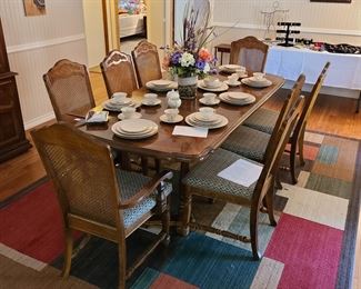 Dining Room Table with 6 chairs