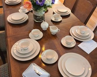 Aristo Craft Royal Platinum China by West Bend (USA) - Check out the top of this table!!