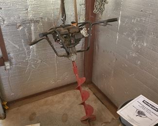 2 - person Earthquate Power Head with Auger - B & S Motor