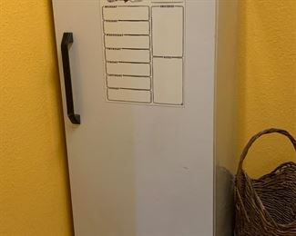 Apartment size refrigerator 