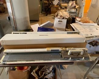Knitting machine
