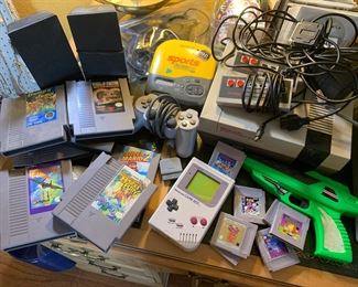 Gameboy 
Nintendo
Discman 