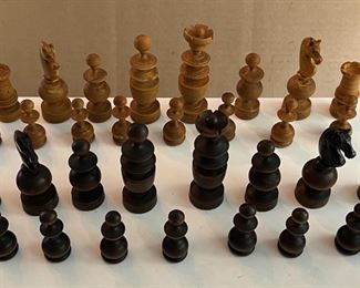 Complete set of 19th century chessmen in excellent condition