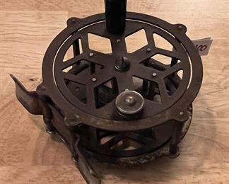 fast spinning  antique skeleton fly real