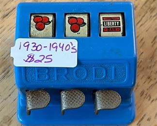 Mini slot machine from the 1930's - 1940's ~ ALL PRICES ARE NEGOIABLE
