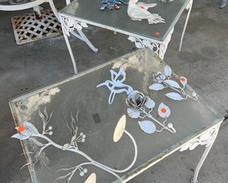 Outdoor tables & decor