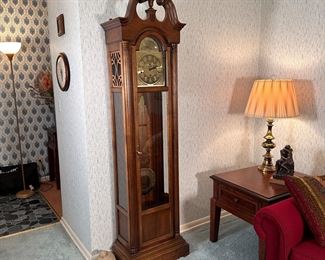 Howard Miller grandfather clock (1989) works well, 6'2"H x 20"W