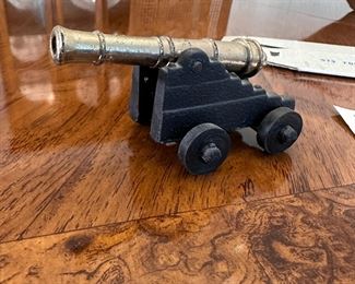 Naval or fort cannon replica figurine by Penncraft 5"