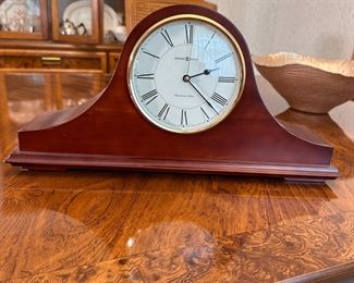 Howard Miller battery-operated mantle clock with wood body, nice condition, 8"H x 18"W