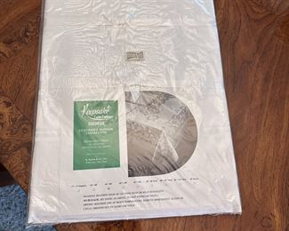 Keepsake Table Fashions Duchess damask tablecloth 63" x 84", new