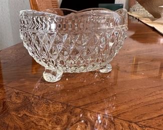 Diamond pattern 3-foot bowl 3"H x 5"W