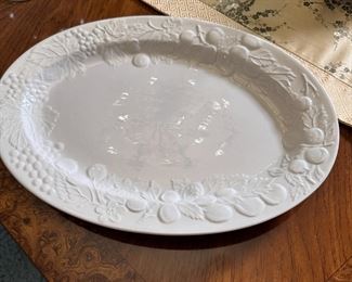 Excel white oval tray with vining berries 16"L