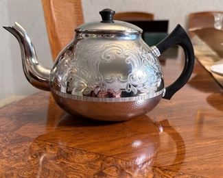 Swan-Cromalin 8-cup teapot, The Carlton, good condition