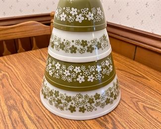 Pyrex crazy daisy / spring blossom mixing bowl set, very nice condition