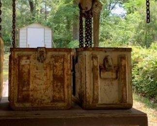 Metal ammo boxes - 3-ton pulley in back