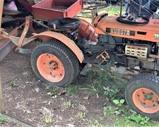Kubota B6000E tractor