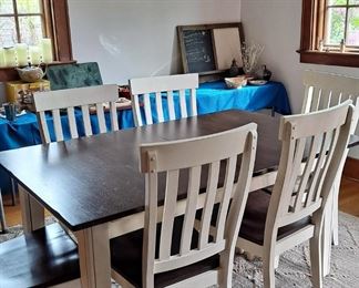 Dining room table with 3 leaves and 12 chairs 