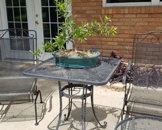 Outdoor chairs and tables 