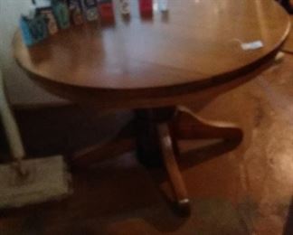 Round Oak Table