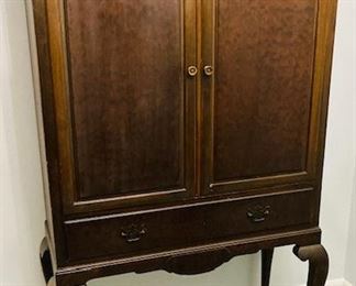 Antique Queen Anne Style China Cabinet.