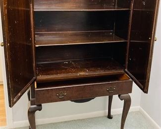 Antique Queen Anne Style China Cabinet.