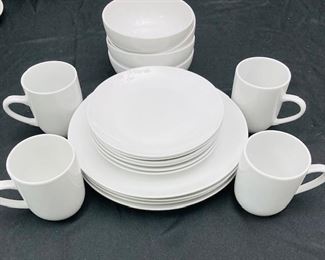 Mainstays Dinner Ware Set. 18 Pc. Set.