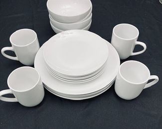 Mainstays Dinner Ware Set. 18 Pc. Set.