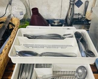 Large Variety of Top Condition Kitchen Cookware, Bake Ware and Appliances.
