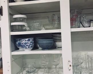 Large Variety of Top Condition Kitchen Cookware, Bake Ware and Appliances.