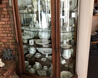 Hundreds of antiques including furniture and glassware