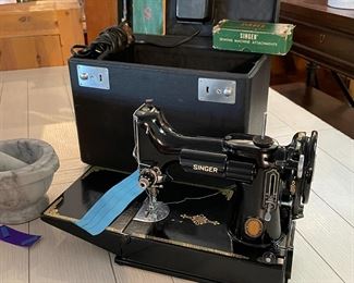 1950s Singer Sewing Machine it works!