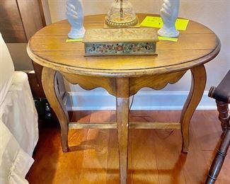 Hekman oval side table