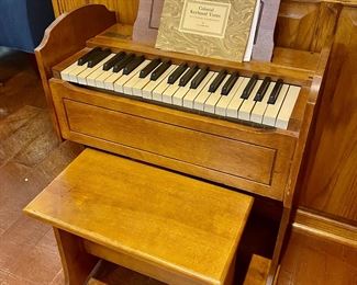 youth size or portable pump organ