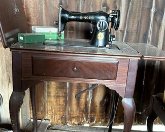 Singer Sewing Machine 