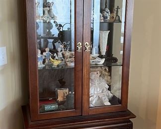 Curio cabinet with Japanese motif