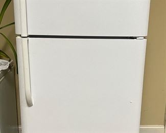 Fridgidaire refrigerator/freezer