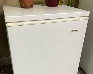 Frigidaire top load freezer