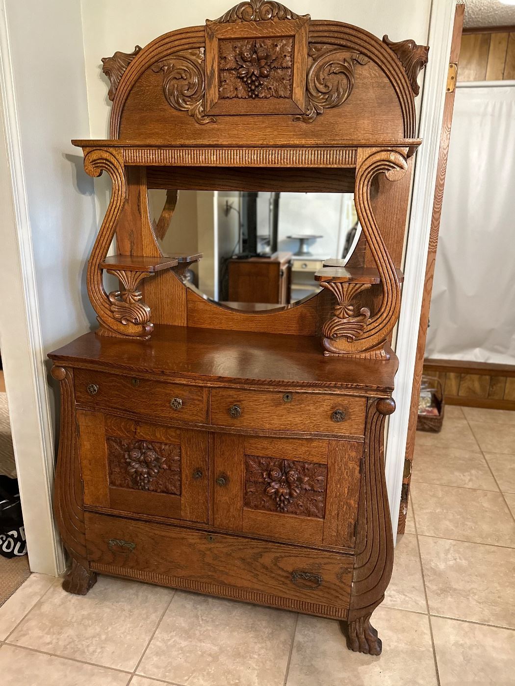 Oak carved buffet