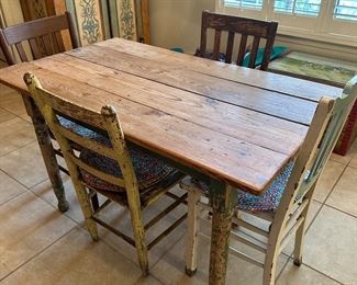 Precious farmhouse table and 4 chairs
