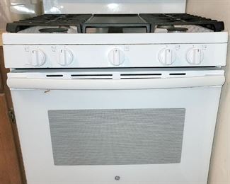 GE gas stove with lower broiler