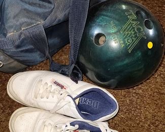 Dexter bowling shoes size 7. Bowling ball