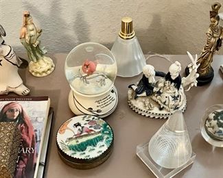 Assorted decorative collectibles