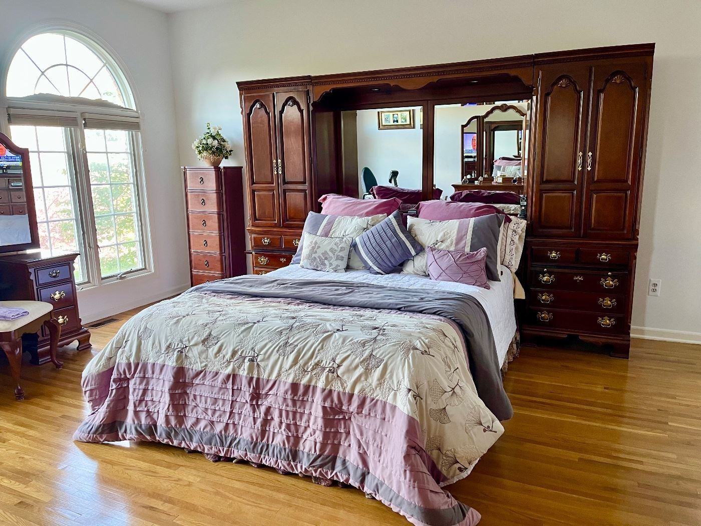 Cherrywood Thomasville Master bedroom, can be set up shown or separated as 2 Armiores ,a headboard with storage, and 2 mirrors..to use in multiple rooms if preffered only $350