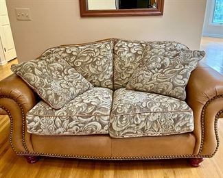 Comfy Thomasville leather loveseat