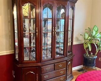 Thomasville China Breakfront $80