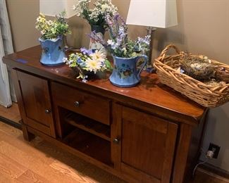 Buffet with storage
Matching lamps